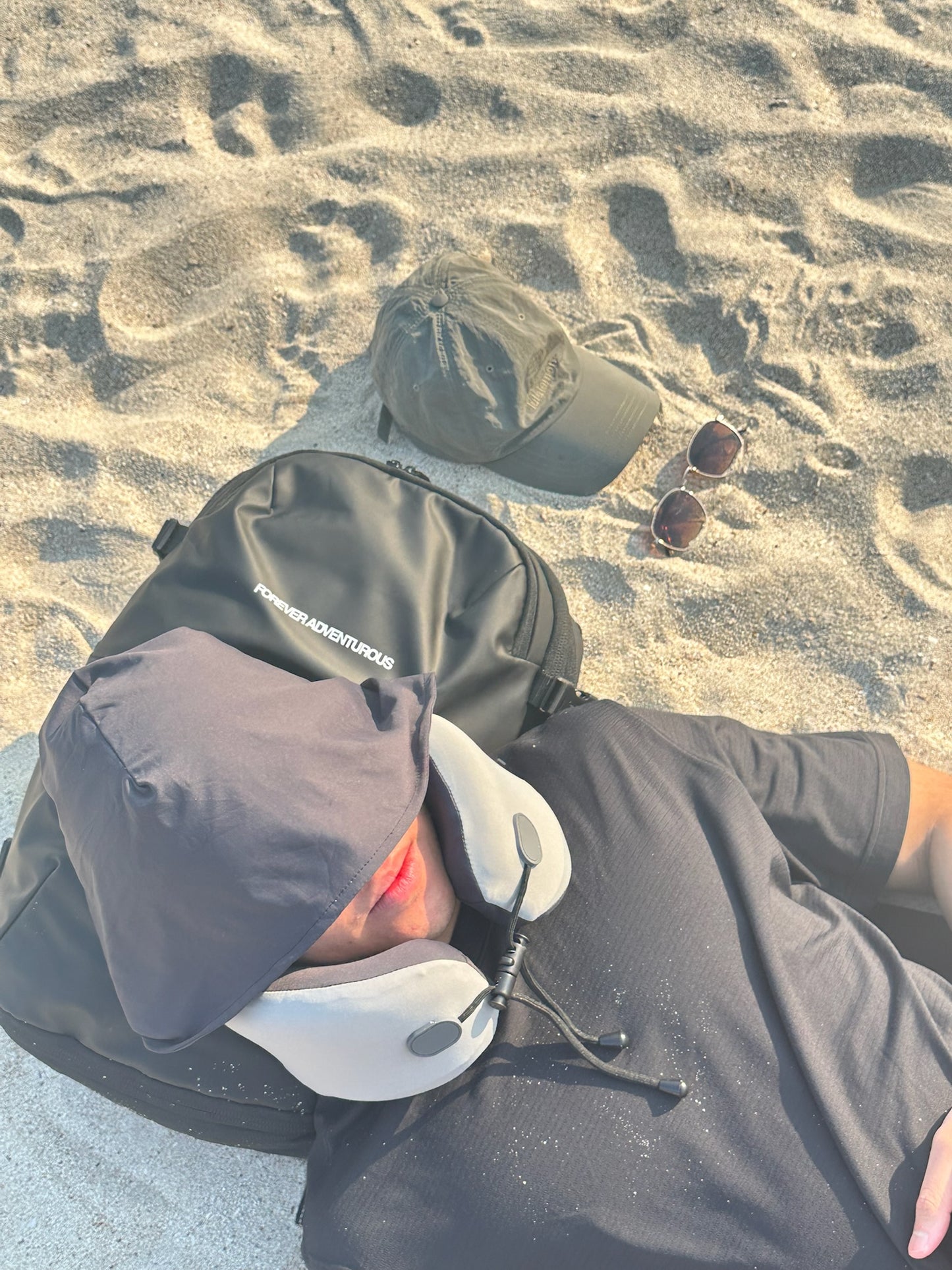 WANDERLUSTᴴᴷ - Hooded Neck Travel Pillow